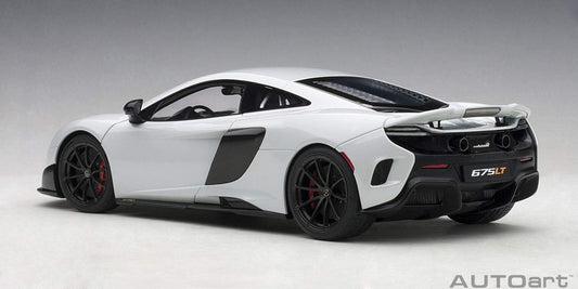 STM Diecast AUTOart 2016 Mclaren 675LT Coupe Silica White 1:18 - View 2