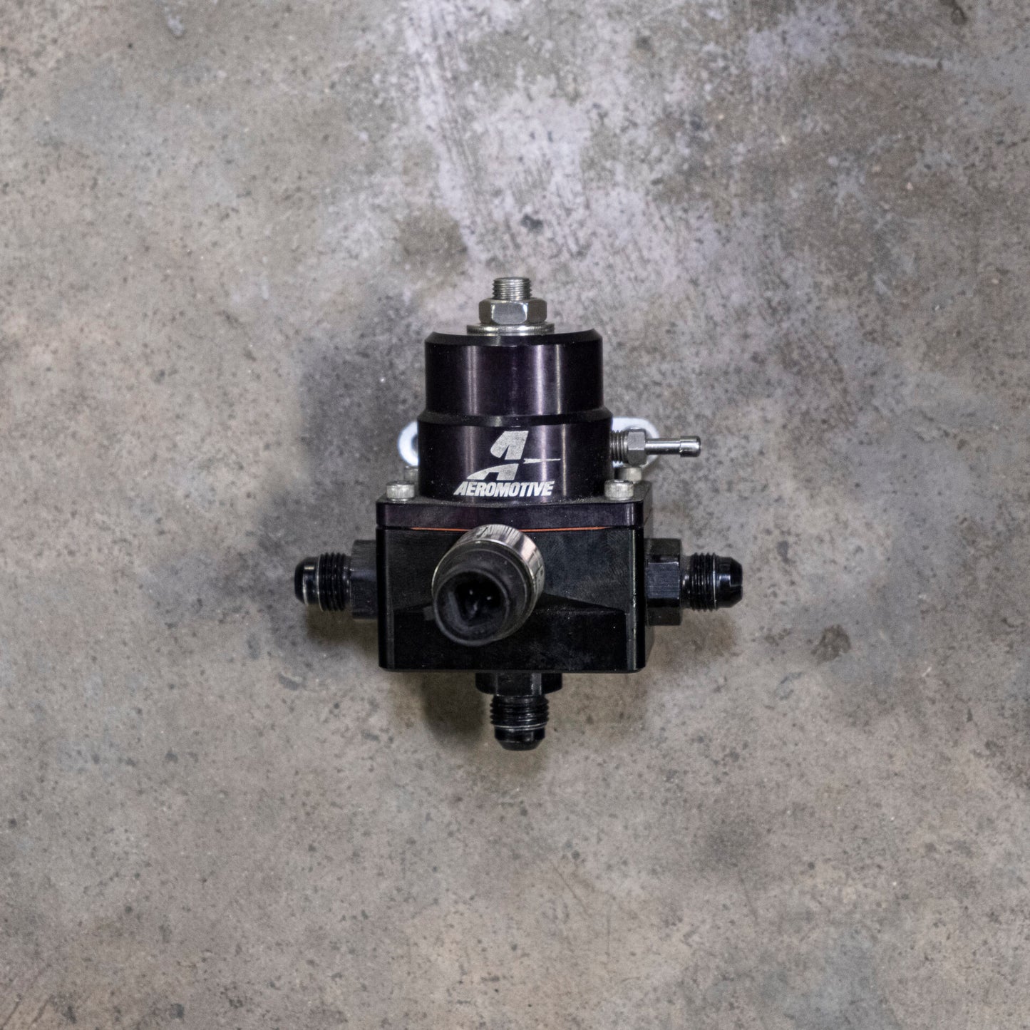 T1 Aeromotive A1000-6 Injected Bypass Regulator with AEM 10.3 bar sensor