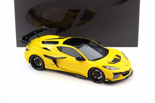 STM Diecast GT Spirit 2025 Chevy Corvette C8 ZR1 Competition Yellow Tintcoat 1:18 *Defect* - View 2