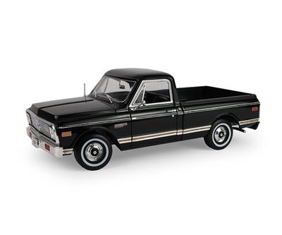 1:18 Scale 1971 Chevrolet C-10 Custom Truck Diecast Model - HWY18054