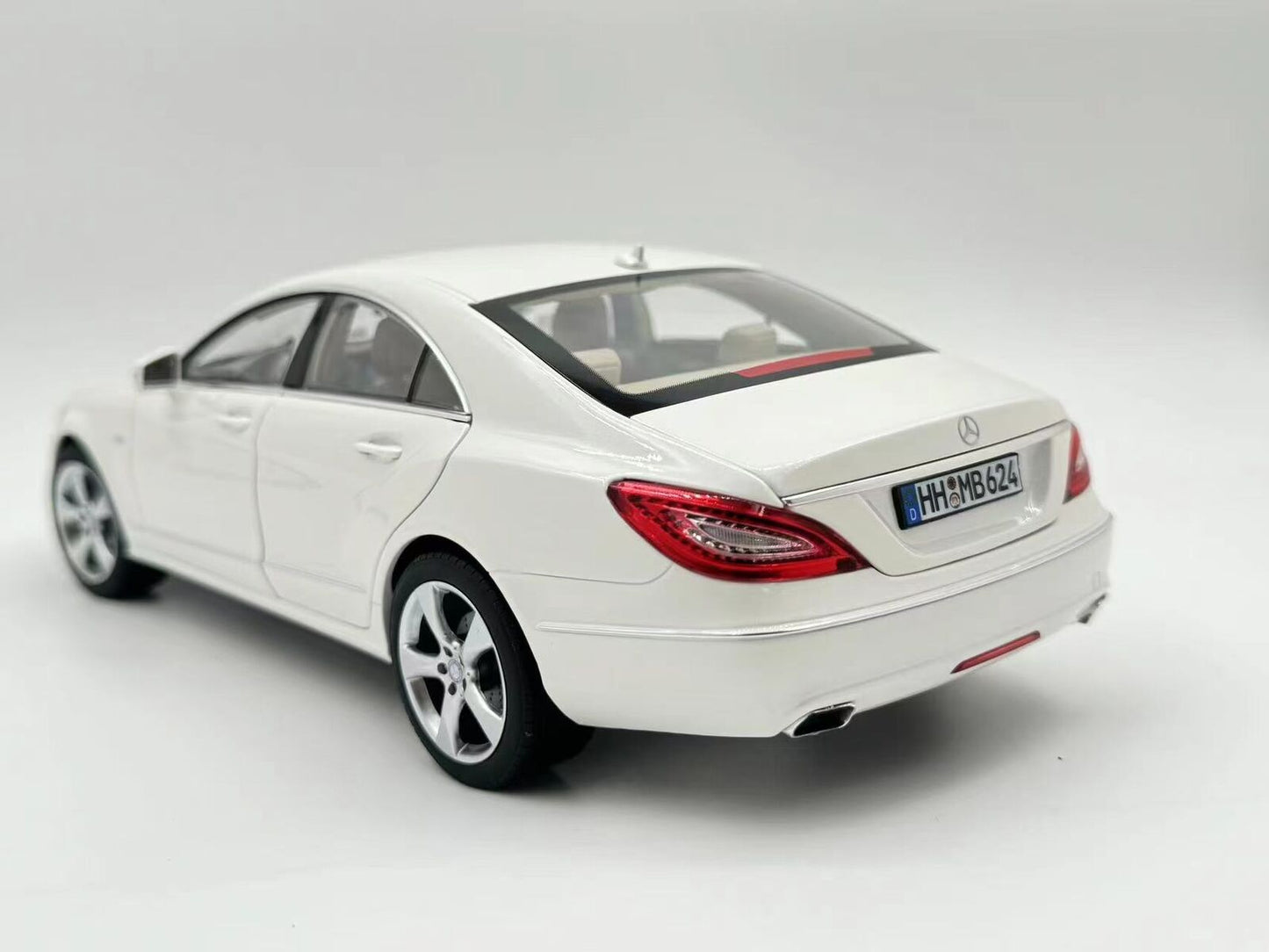 Norev 2011 Mercedes-Benz CLS-Class Coupe Brilliant White Metallic 1:18