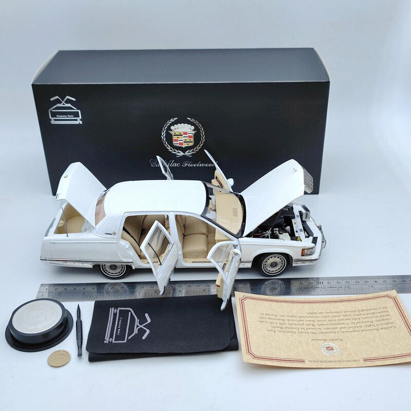 Xiaoguang Model 1993 Cadillac Fleetwood Brougham White 1:18