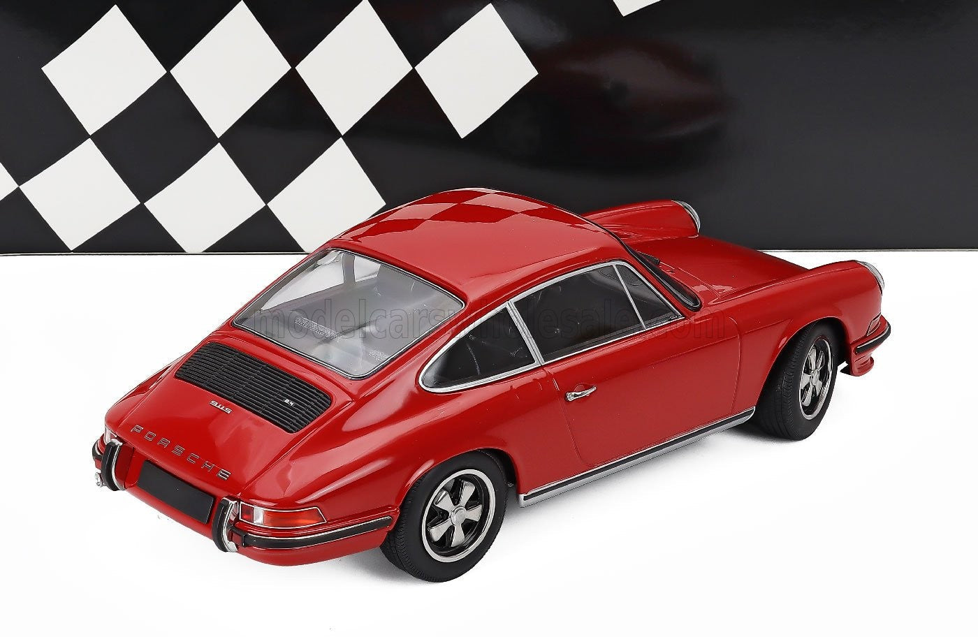 Minichamps 1972 Porsche 911 S Guards Red 1:18