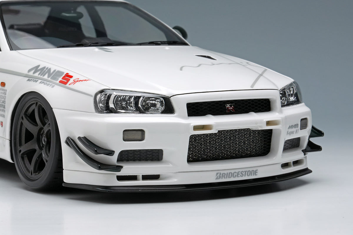 Make Up Co., Ltd / Eidolon Nissan Skyline GT-R (BNR34) V-spec N1 "Mine's" White WITH DISPLAY 1:18