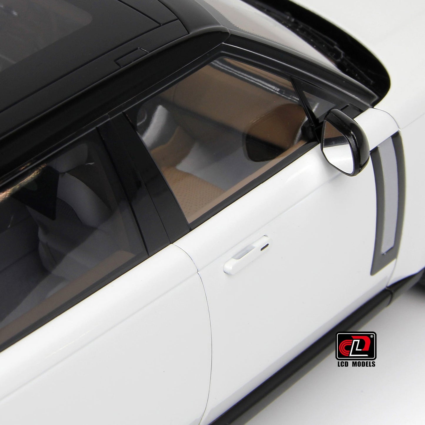 LCD 2022 Land Rover Range Rover SV Serenity White w/ Black Roof 1:18