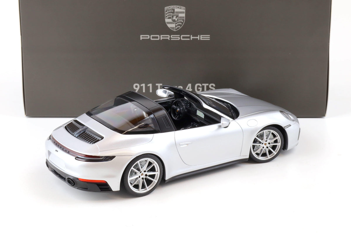 STM Diecast Minichamps 2022 Porsche 911 992 Targa 4 GTS Dealer Edition GT Silver Metallic 1:18 -...