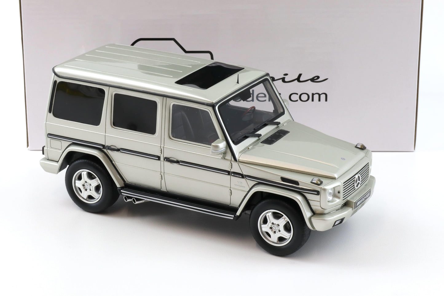 Otto Mercedes-Benz 2003 G-Class G55 AMG (W463) Iridium Silver 1:18