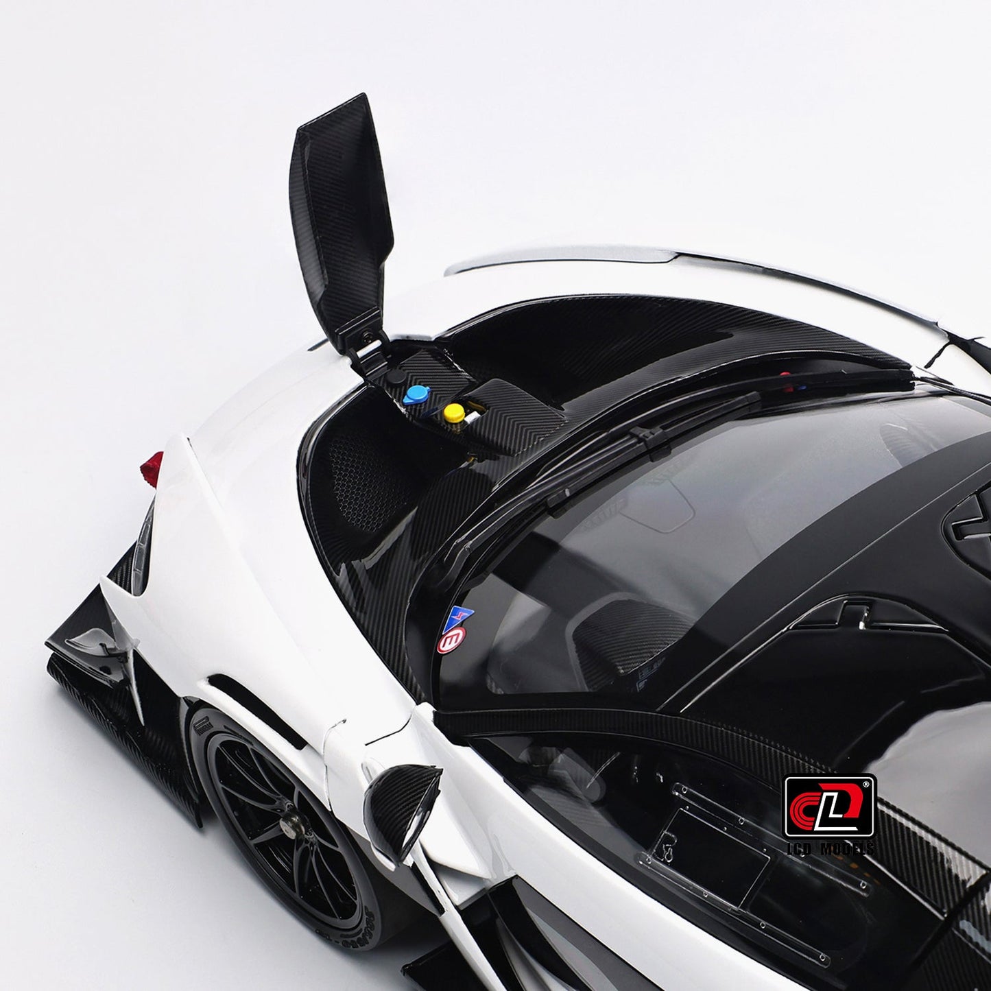 LCD Mclaren Senna GTR White 1:18