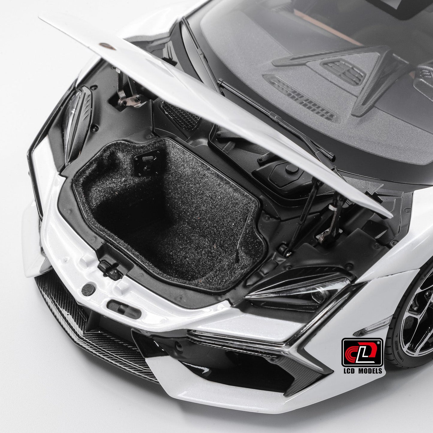 LCD 2024 Lamborghini Revuelto White 1:18