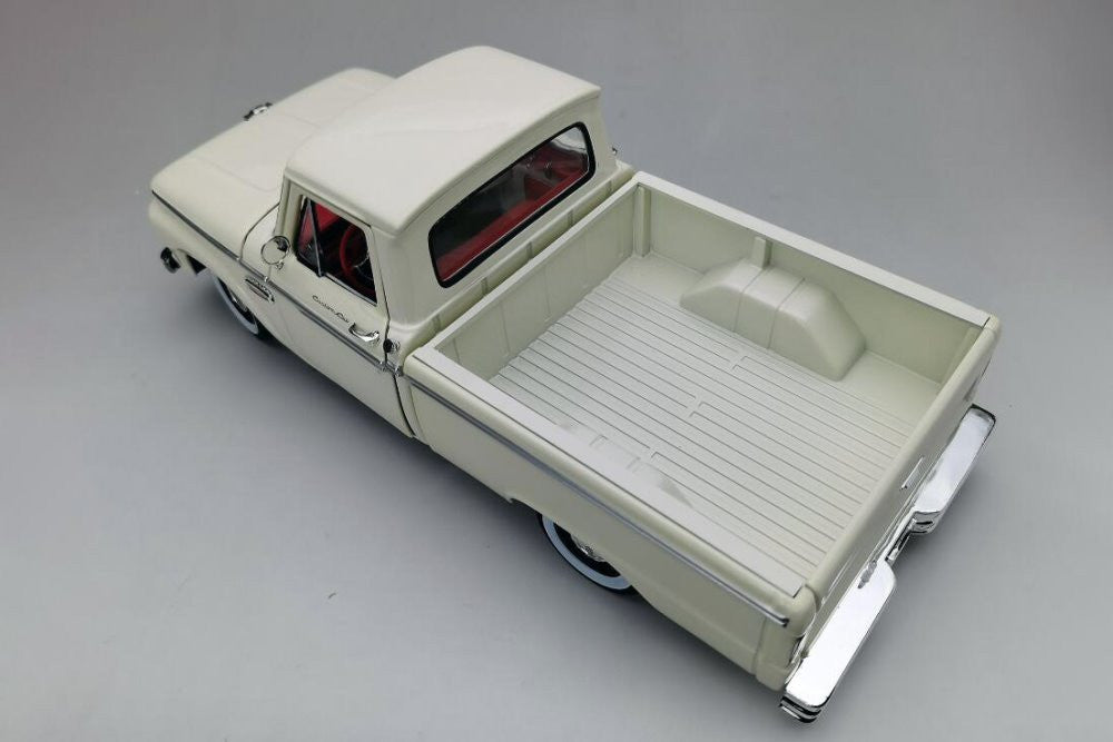 Sun-Star 1965 Ford F-100 Custom Cab Pickup Truck White 1:18