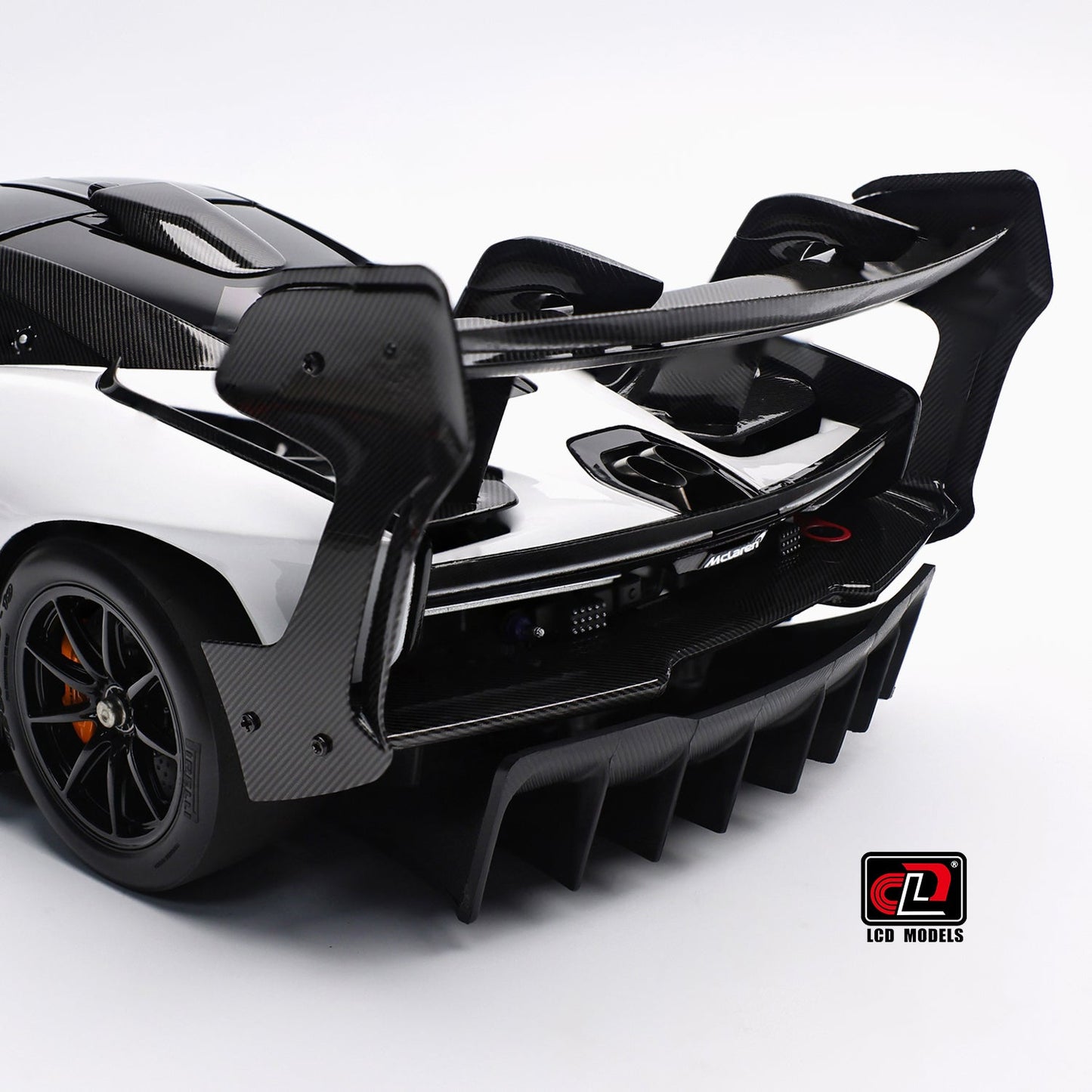 LCD Mclaren Senna GTR White 1:18