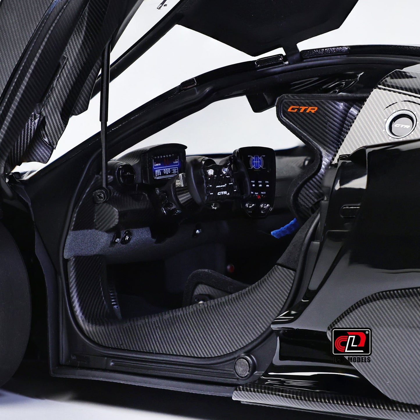 LCD Mclaren Senna GTR Black 1:18