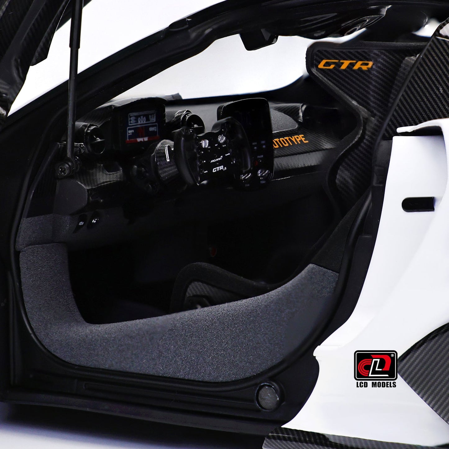 LCD Mclaren Senna GTR White 1:18