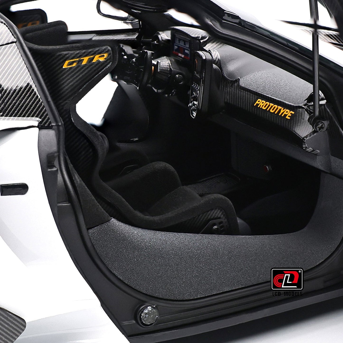 LCD Mclaren Senna GTR White 1:18