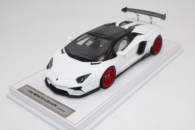 GL Model Lamborghini Aventador Roadster SVJ White w/ Red Wheels 1:18 WITH DISPLAY