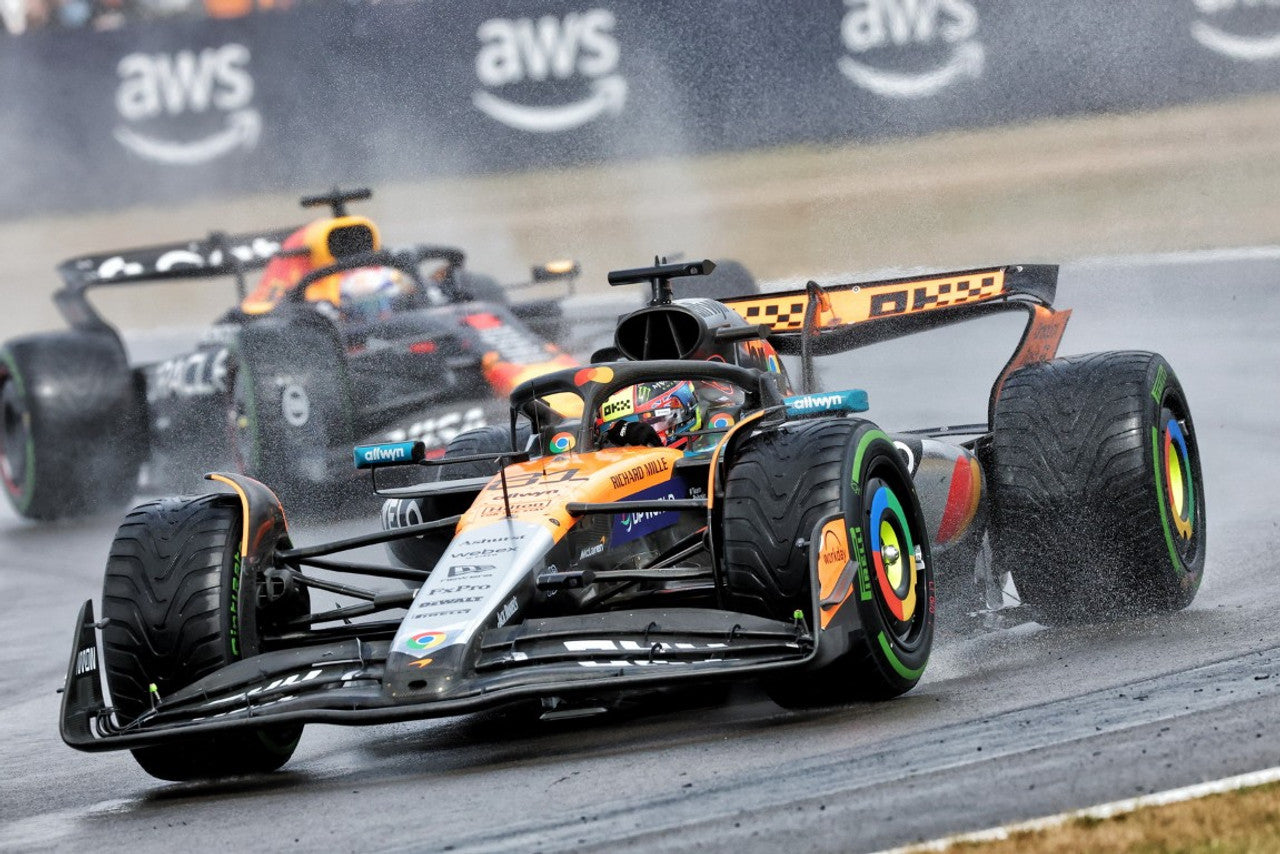Minichamps Mclaren F1 Team MCL39 Orange O. Piastri 2nd British GP 2025 1:18