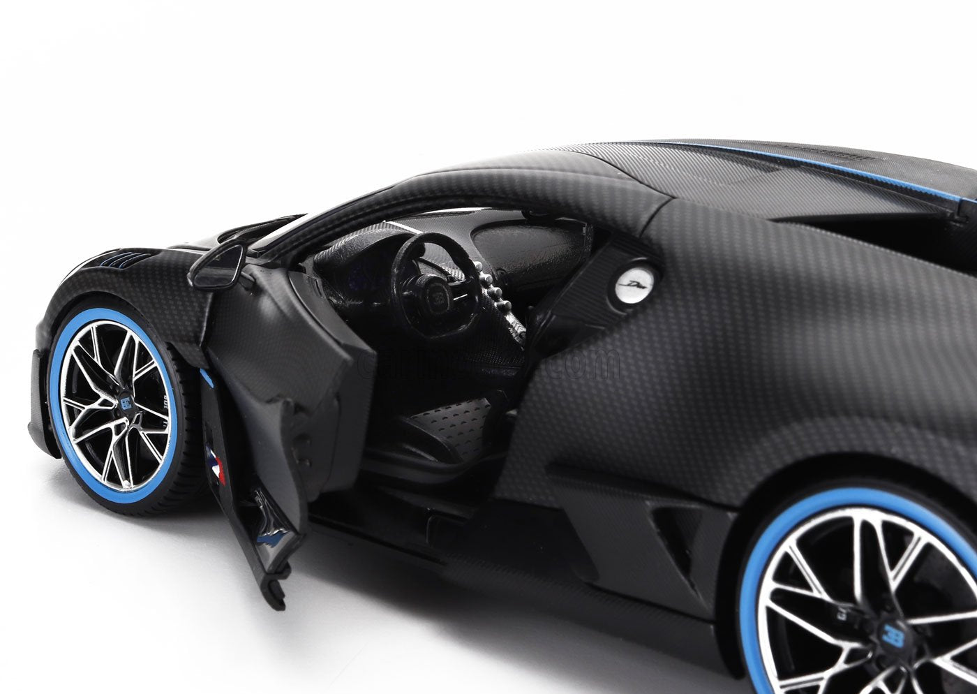 Bburago 2018 Bugatti Divo 50th Anniversary Full Carbon 1:18
