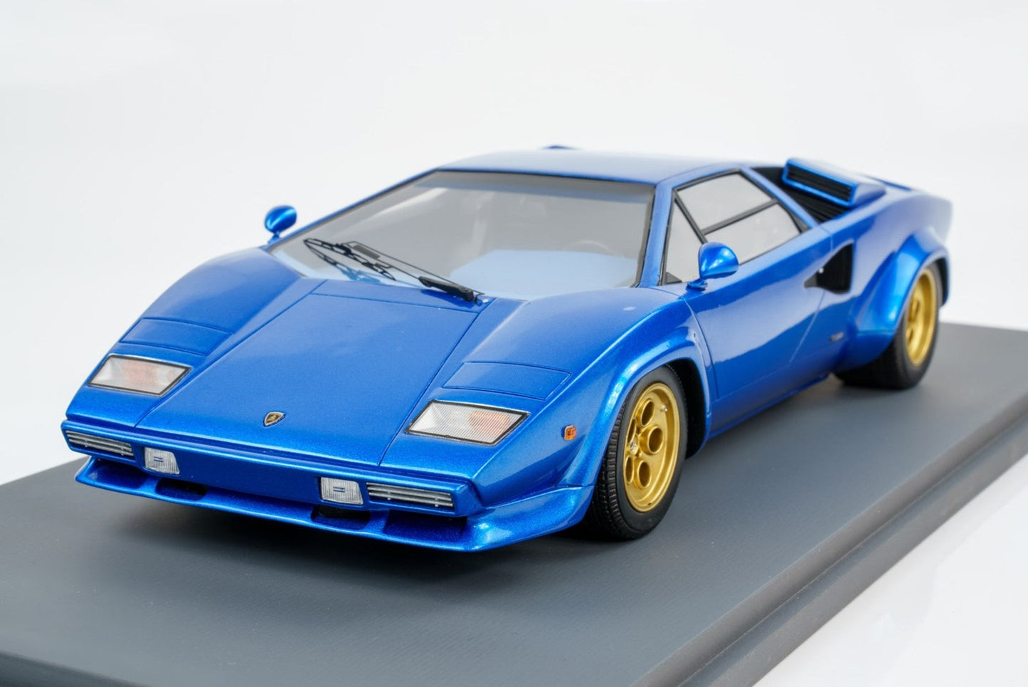 Schuco 1979 Lamborghini Countach LP400S Blue w/ Gold Wheels 1:18