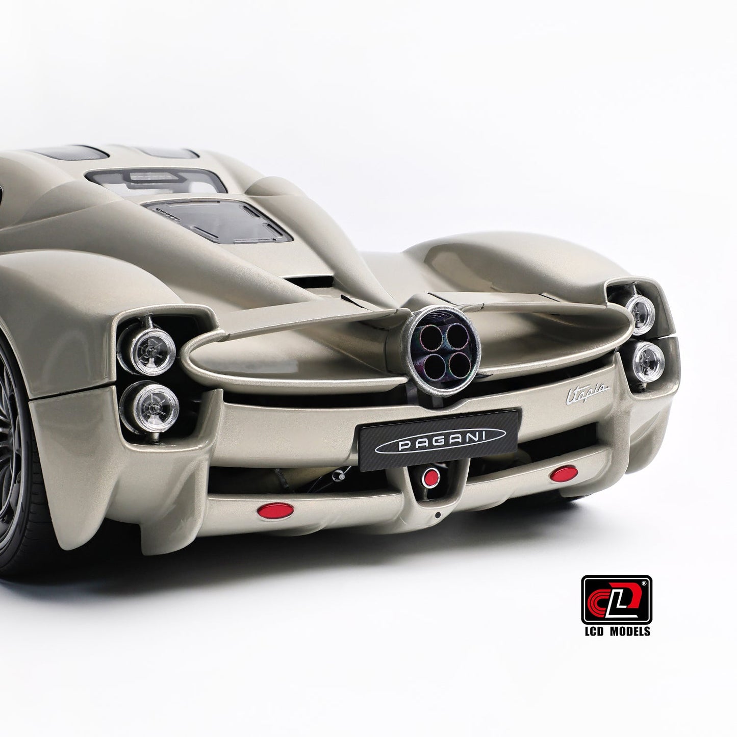 LCD Pagani Utopia Champagne Gold 1:18