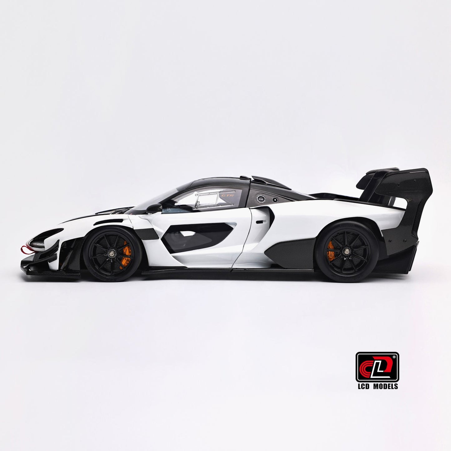 LCD Mclaren Senna GTR White 1:18