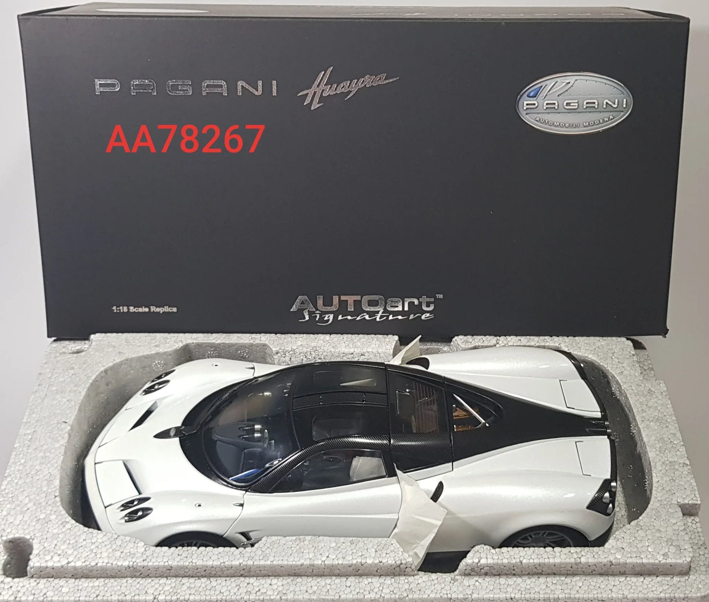 AUTOart Signature Pagani Huayra White DIECAST 1:18