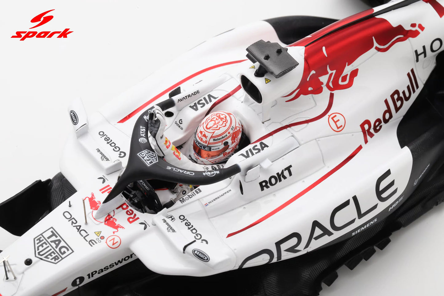 Spark-Model F1 RB21 Team Oracle Red Bull Racing #1 Winner Japan GP 2025 (Verstappen) 1:18 WITH DISPLAY
