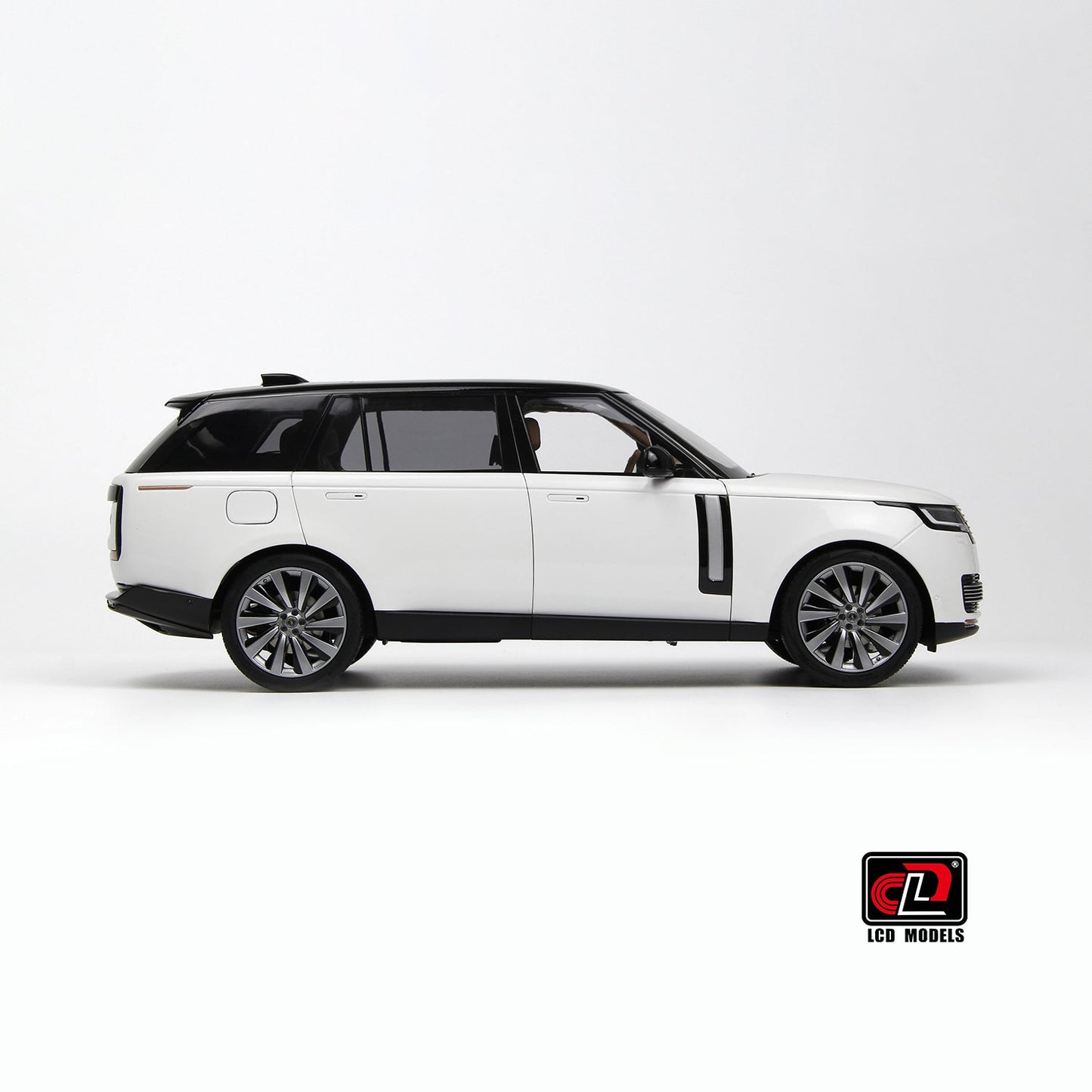 LCD 2022 Land Rover Range Rover SV Serenity White w/ Black Roof 1:18