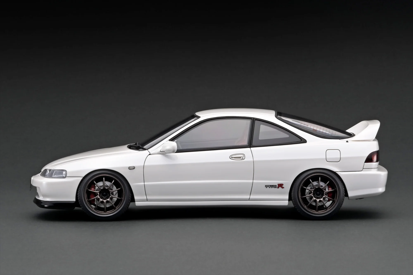 Ignition-Model Honda Integra DC2 Type R RHD Pearl White w/ Separate B18C Vtec Engine 1:18