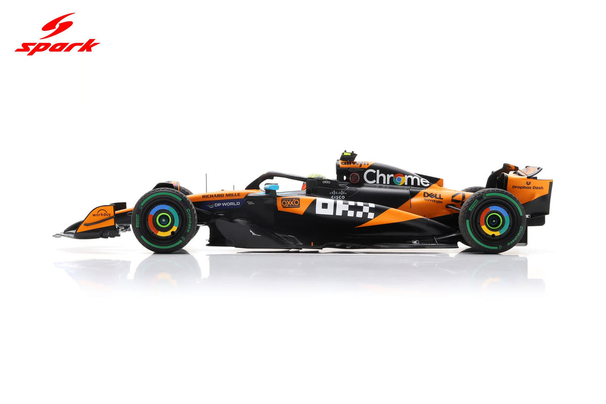 Spark-Model Mclaren F1 Team MCL39 Orange L. Norris #4 Winner Australian GP 2025 1:18 WITH DISPLAY