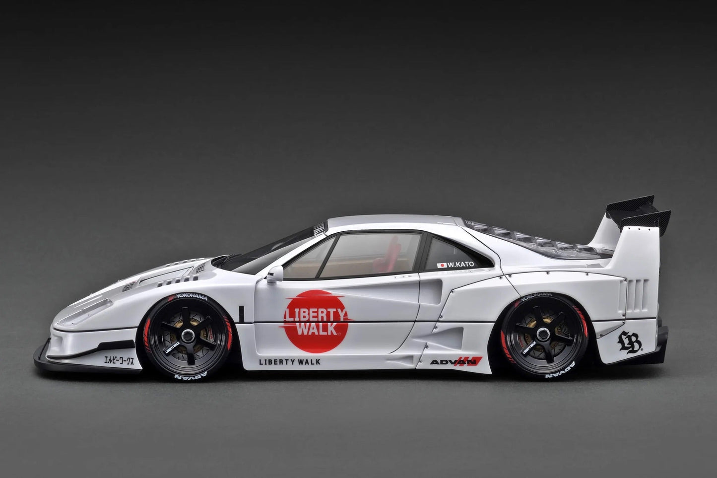 Ignition-Model 2023 Ferrari F40 LBWK LB-Works 40 Japan White 1:18