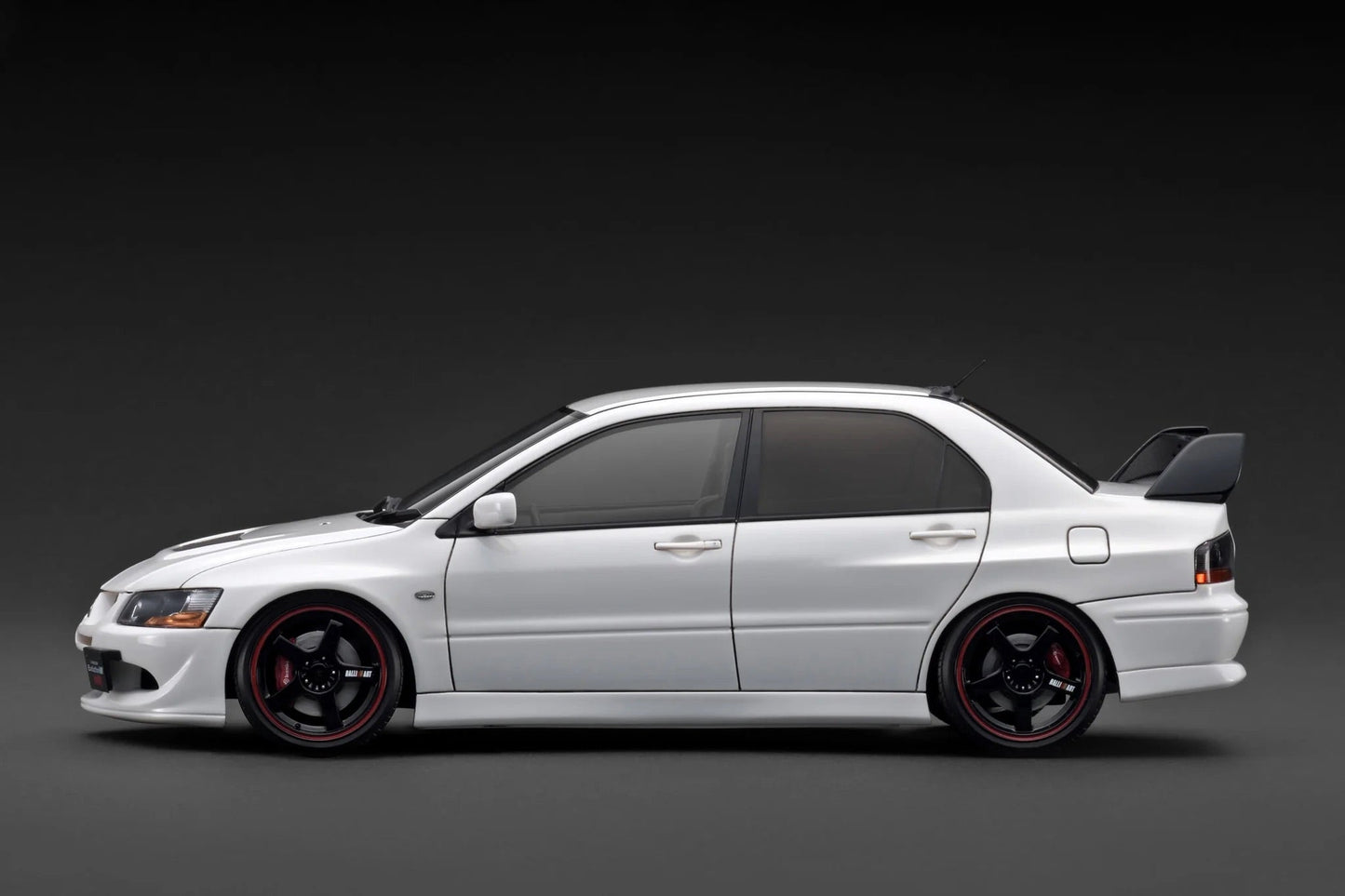 Ignition-Model Mitsubishi Lancer Evolution VIII MR (CT9A) White 1:18