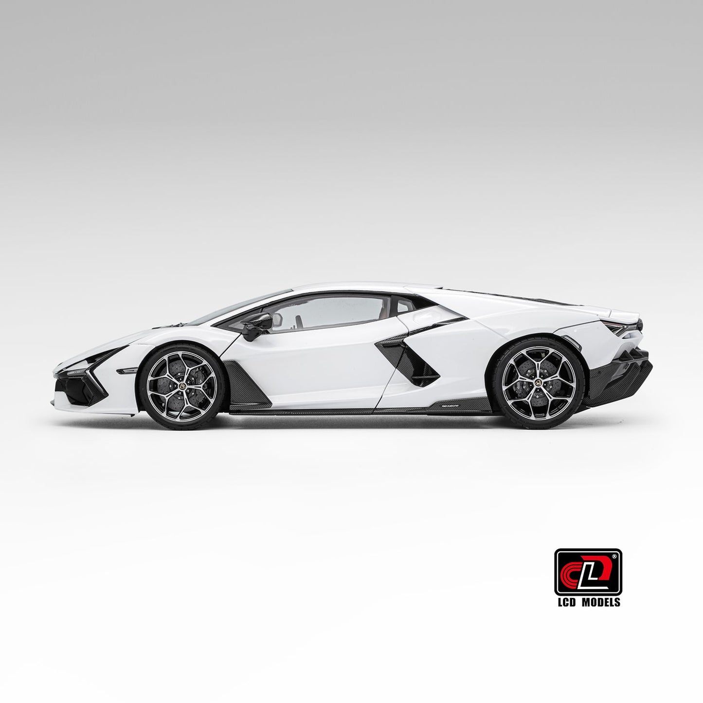 LCD 2024 Lamborghini Revuelto White 1:18