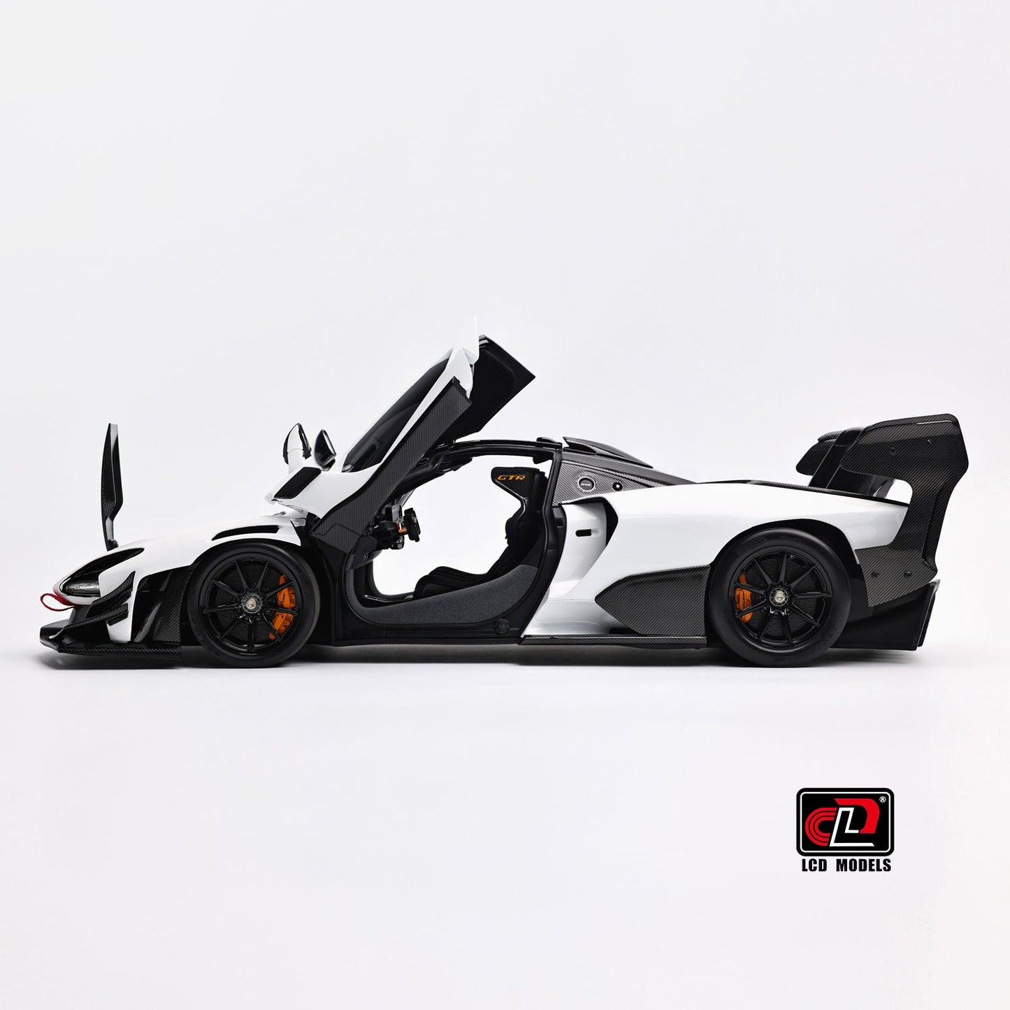 LCD Mclaren Senna GTR White 1:18
