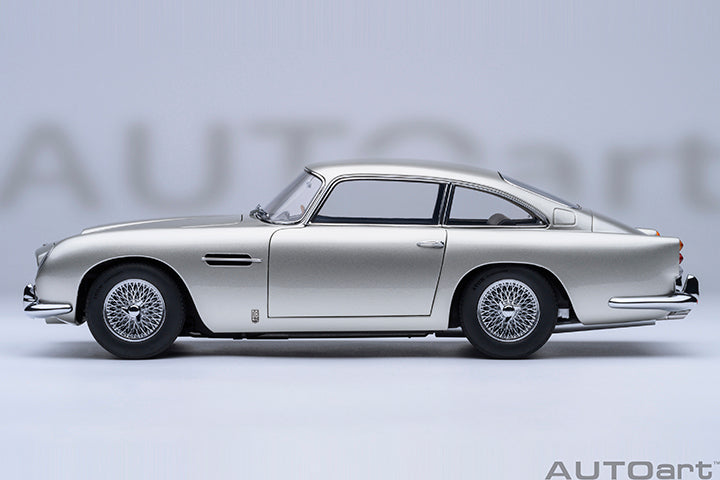 STM Diecast AUTOart Aston Martin DB5 Birch Silver 1:18 - View 3