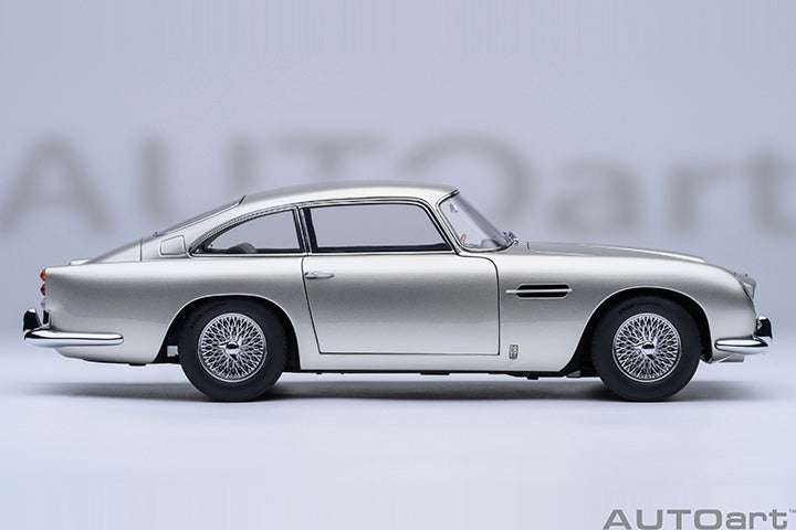 STM Diecast AUTOart Aston Martin DB5 Birch Silver 1:18 - View 4