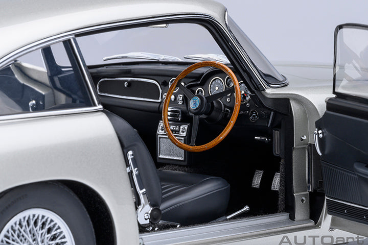 STM Diecast AUTOart Aston Martin DB5 Birch Silver 1:18 - View 10