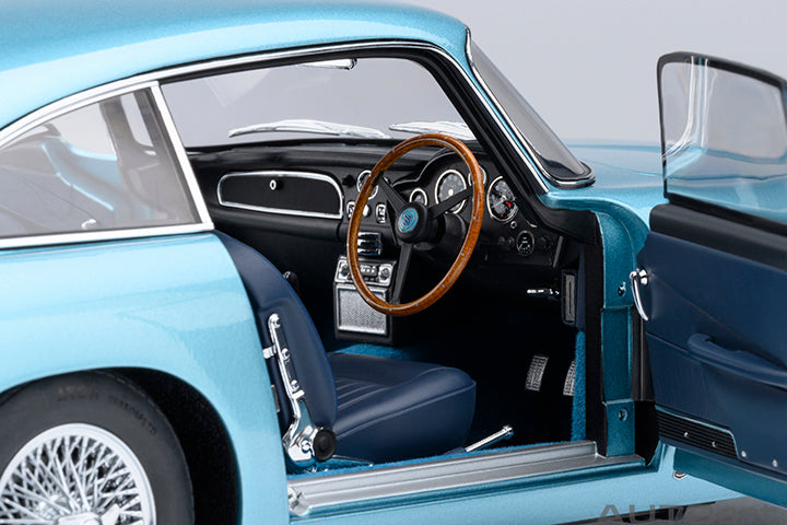 AUTOart Aston Martin DB5 Caribbean Pearl Blue 1:18