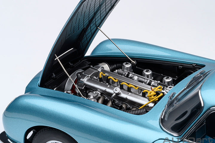 AUTOart Aston Martin DB5 Caribbean Pearl Blue 1:18