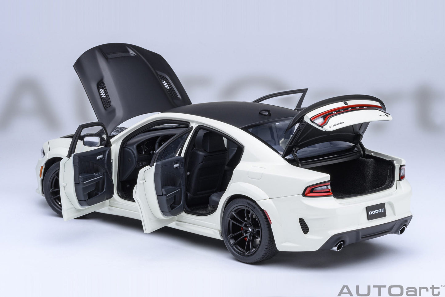 AUTOart Dodge Charger SRT Hellcat Redeye Jailbreak Knuckle White 1:18