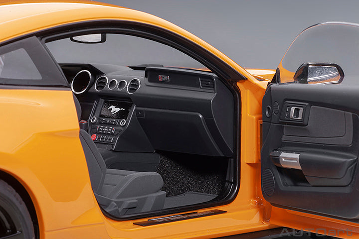 AUTOart Ford Shelby Mustang GT500 Cyber Orange 1:18