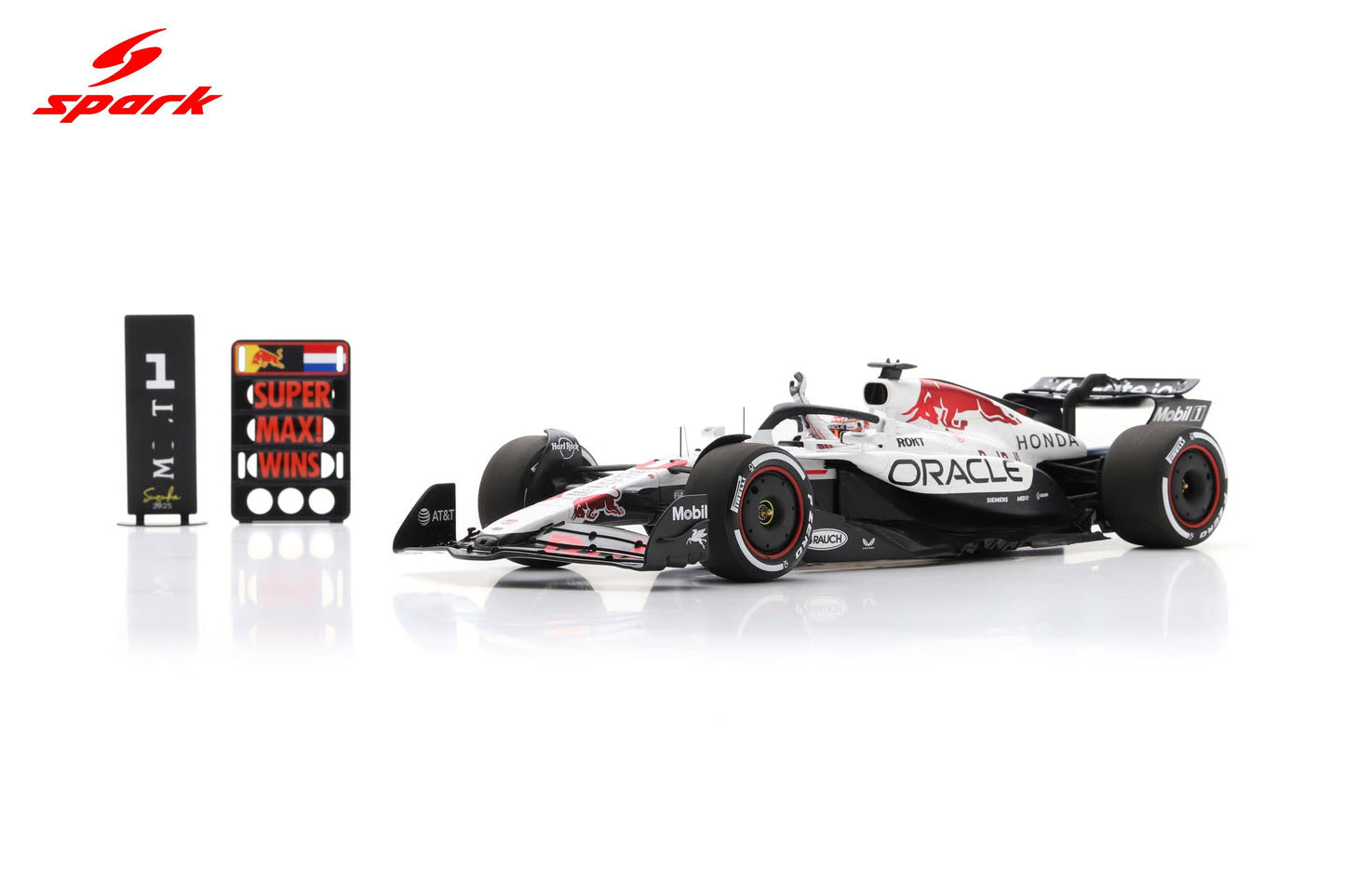 Spark-Model F1 RB21 Team Oracle Red Bull Racing #1 Winner Japan GP 2025 (Verstappen) 1:18 WITH DISPLAY