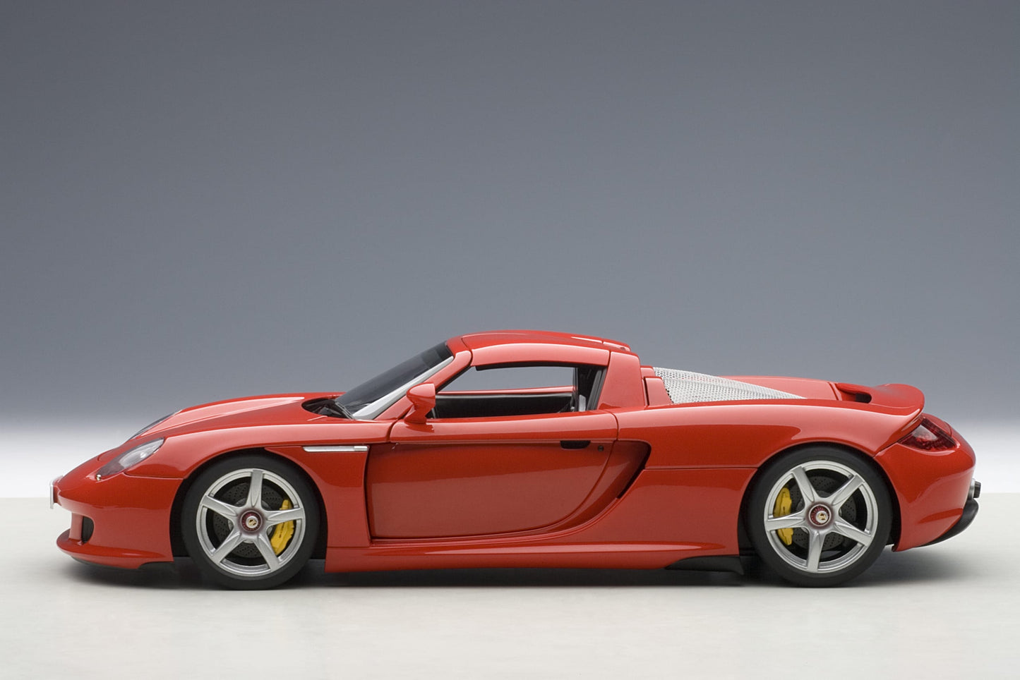 AUTOart Millennium Porsche Carrera GT Guards Red DIECAST 1:18