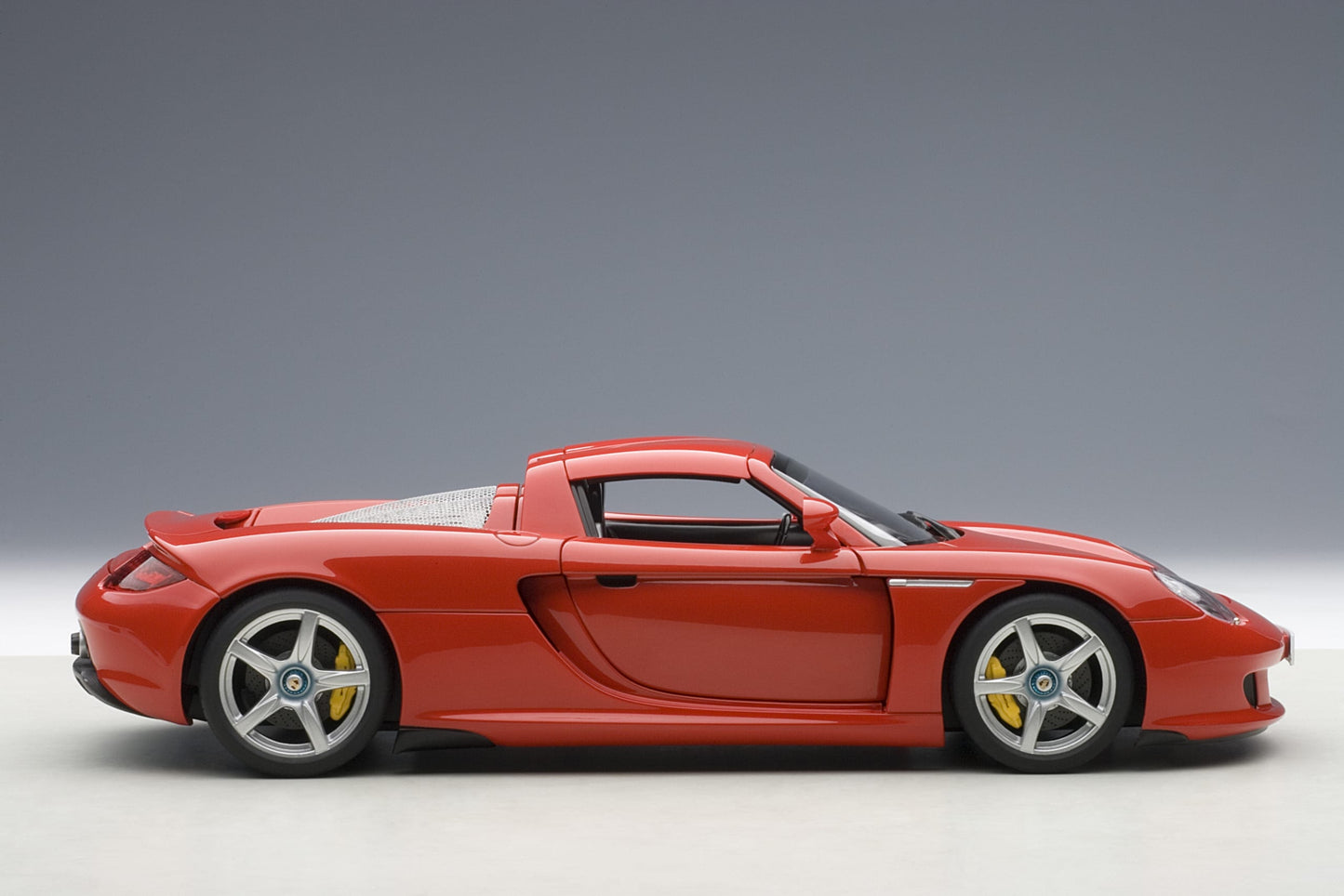 AUTOart Millennium Porsche Carrera GT Guards Red DIECAST 1:18