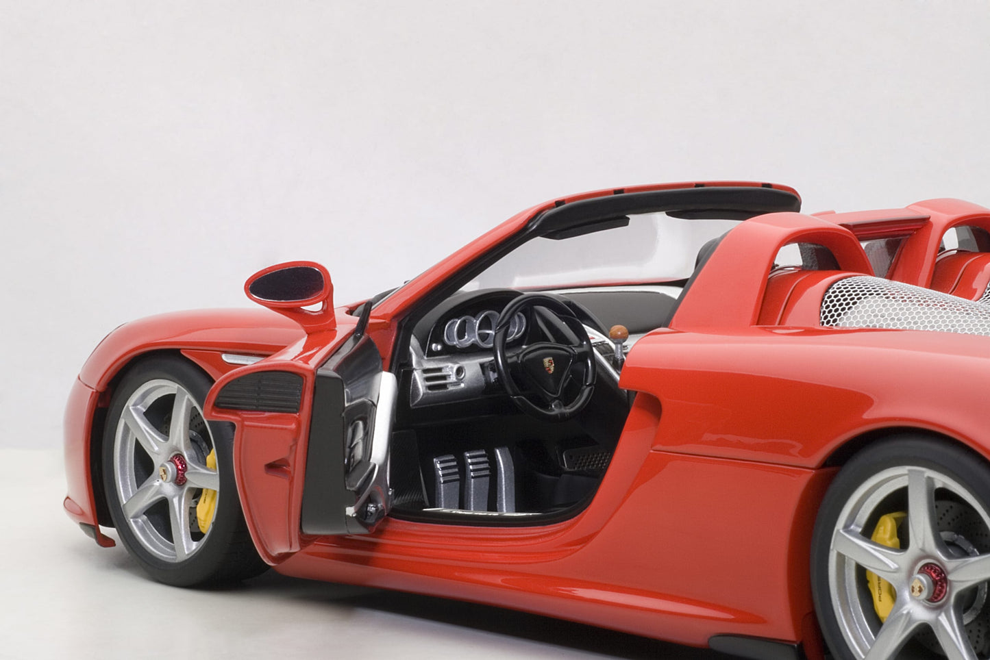 AUTOart Millennium Porsche Carrera GT Guards Red DIECAST 1:18