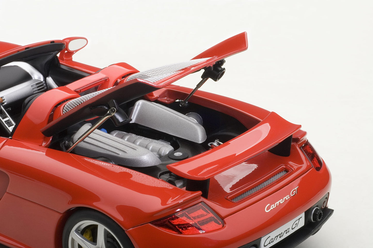 AUTOart Millennium Porsche Carrera GT Guards Red DIECAST 1:18