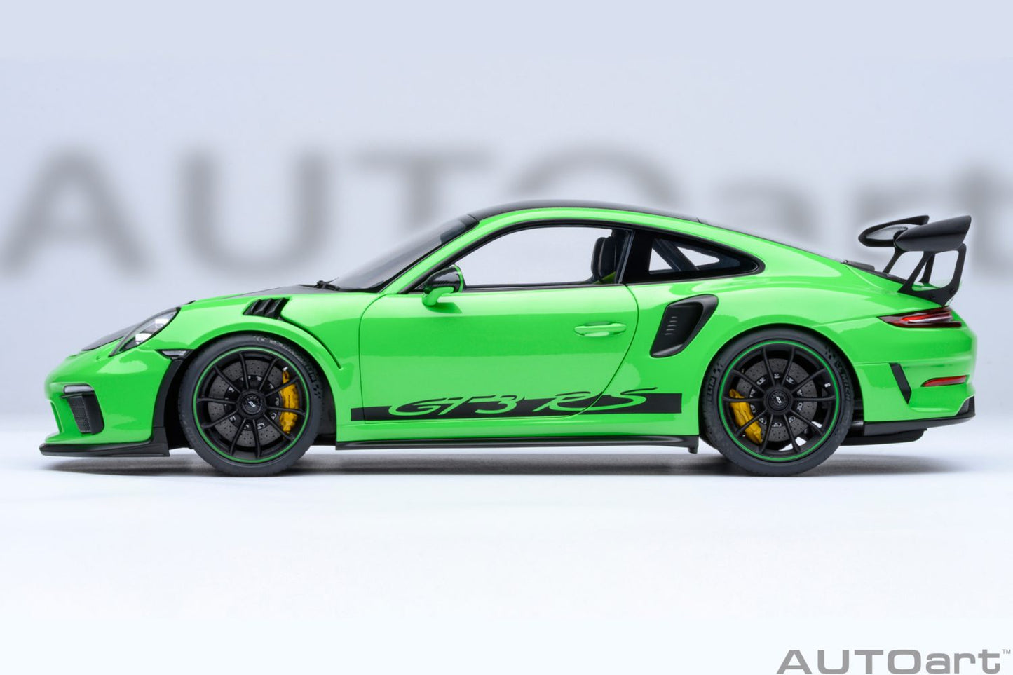 AUTOart Porsche 911 991.2 GT3 RS w/ Weissach Pkg Lizard Green 1:18
