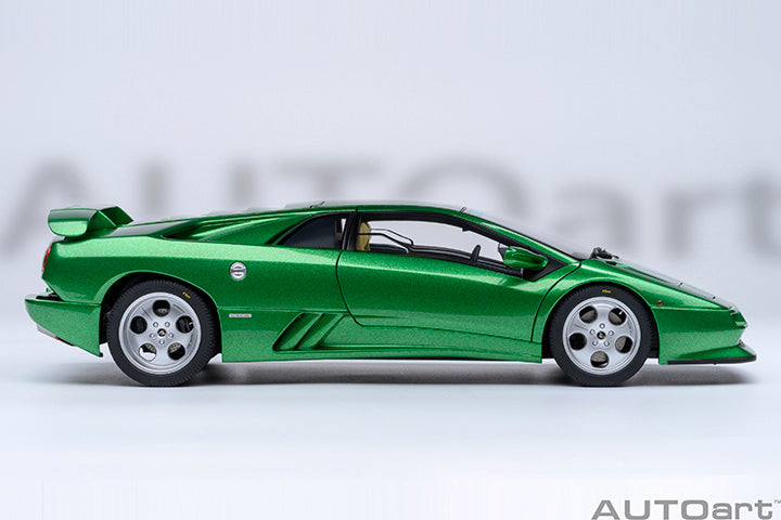 STM Diecast AUTOart 1995 Lamborghini Diablo SE30 Verde Medio Metallic Green 1:18 - View 3