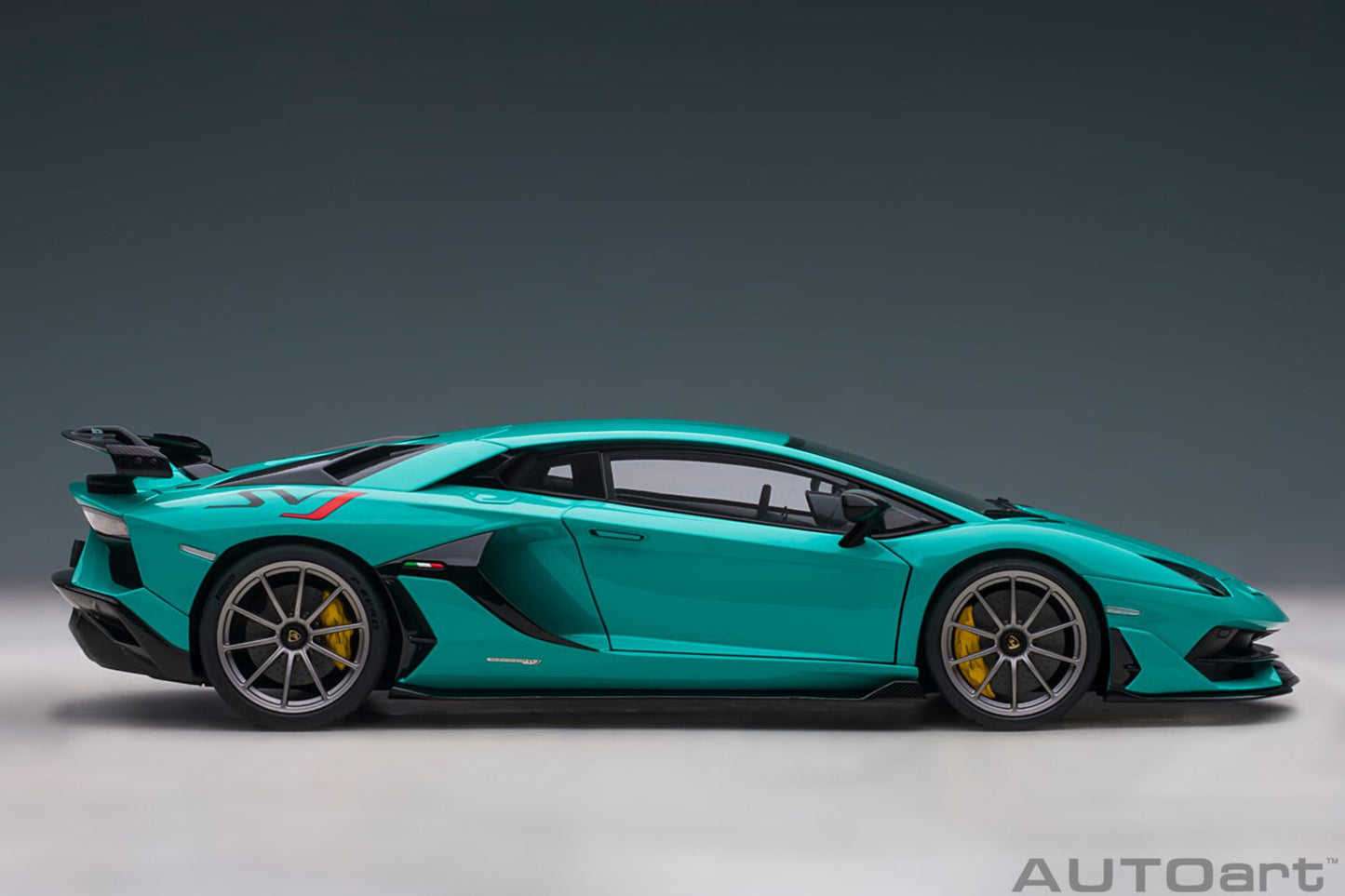 AUTOart Lamborghini Aventador SVJ Blu Glauco (Solid Blue) 1:18