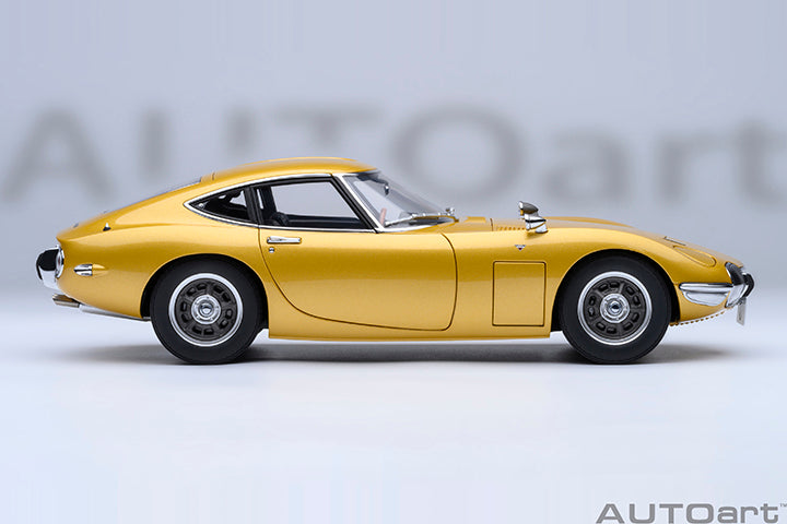 AUTOart 1967 Toyota 2000GT (Upgraded Version) Gold 1:18