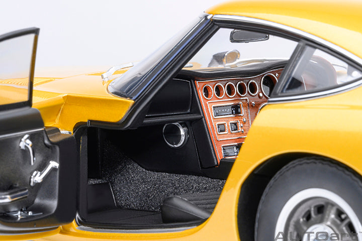 AUTOart 1967 Toyota 2000GT (Upgraded Version) Gold 1:18